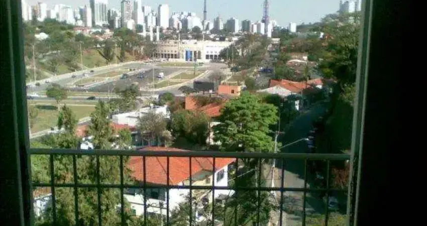 Sobrado no pacaembu. casa com vista para praça charles muller.