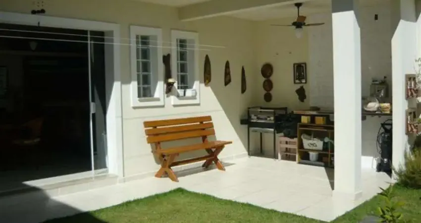 Linda casa no Planalto Paulista! Pé direito alto, edícula e quintal