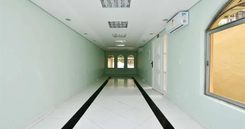 Sobrado residencial/comercial à venda de 223 m² na Vila Olímpia com 2 vagas.