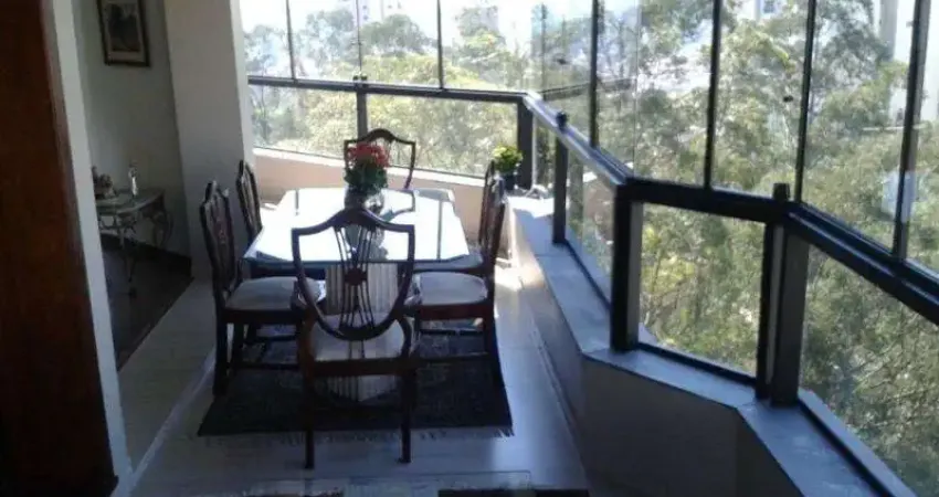 Apartamento à venda de 241 m² no Morumbi com 4 quartos 2 suites e 4 vagas.