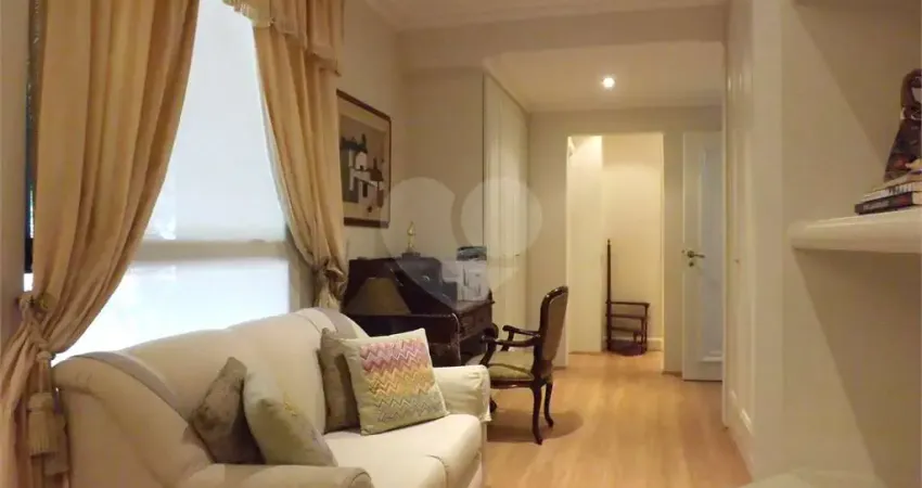 Apartamento duplex 480m², 4 suítes, elevador nos dois pisos na rua mais exclusiva de moema pássaros!