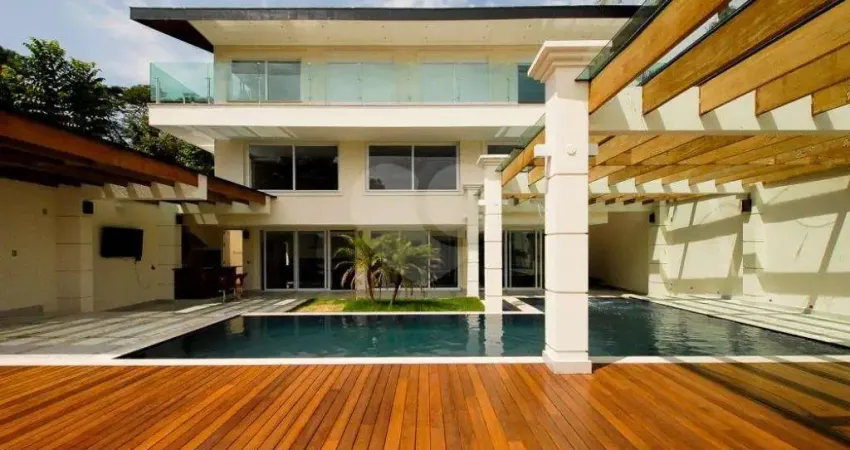 Casa à venda de 1200 m² no morumbi com 7 quartos, 5 suites e 10 vagas.