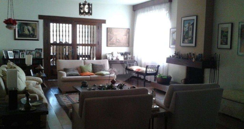 Casa à venda de 500 m² no Morumbi de 5 quartos sendo 2 suites e 6 vagas.