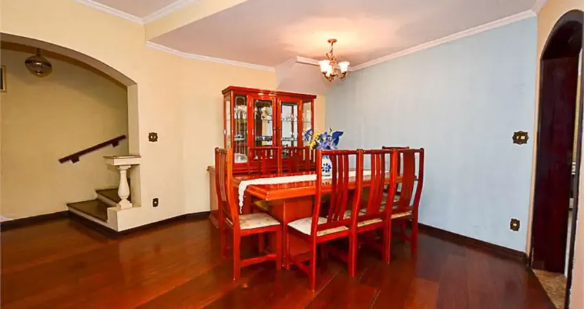CASA NA VILA MARIANA COM 3 QUARTOS (SUÍTE) E 3 VAGAS NA GARAGEM.