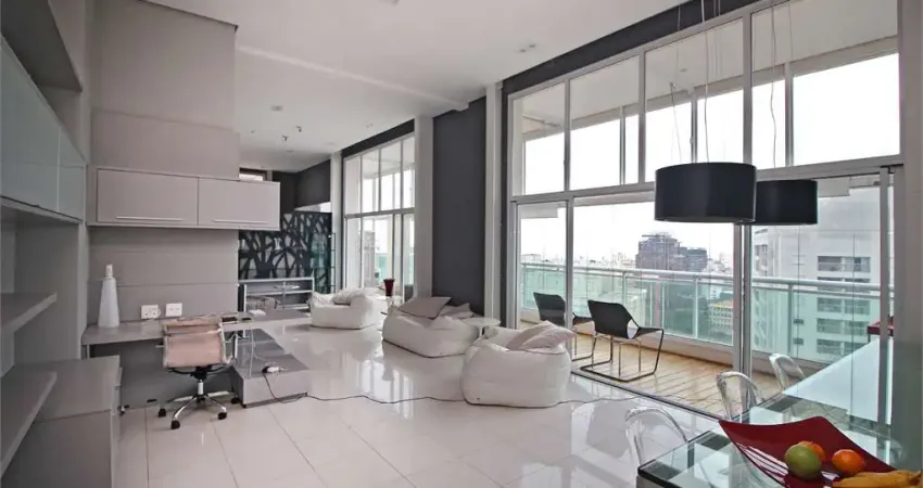 More no melhor de São Paulo! Alto Padrão com  2 quartos, 2 vagas. Localização privilegiada.