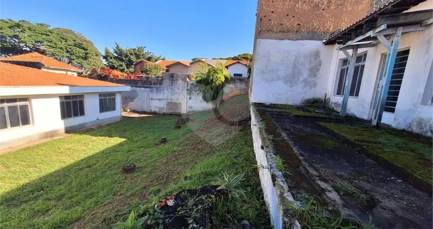 Casa com 405 m² de área construída e 900 m² de terreno em moema à venda ou locação.