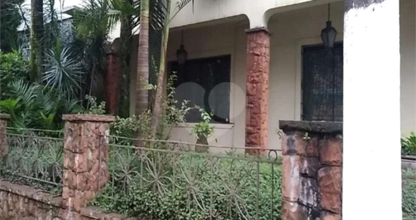 Terreno com 1399m2 a venda na Avenida dos Bandeirantes