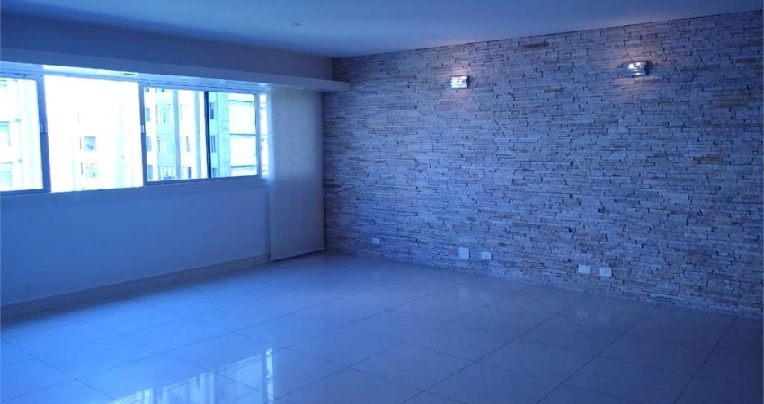 Apartamento 196m2, 4 dormitórios, 2 suítes, 2 vagas, sala ampla, no Paraíso.