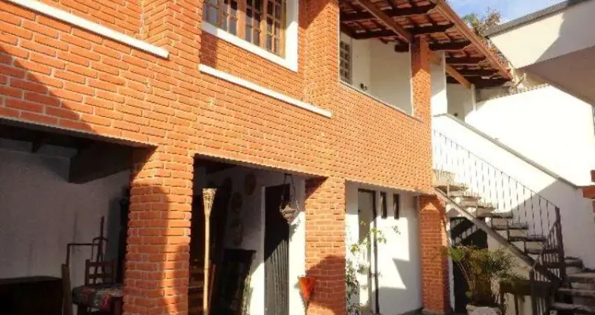 Jardim das Bandeiras - Um bairro privilegiado , casa com 440 metros de terreno .