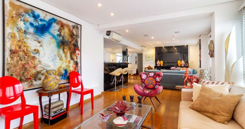 Apartamento à venda de 150 m² no Jardins Paulista com 3 quartos sendo 1 suíte e 1 vaga.