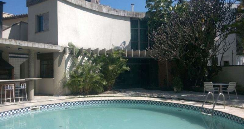 Casa clássica e espaçosa para venda ou locação – 5 dormitórios e 10 vagas em bairro nobre!