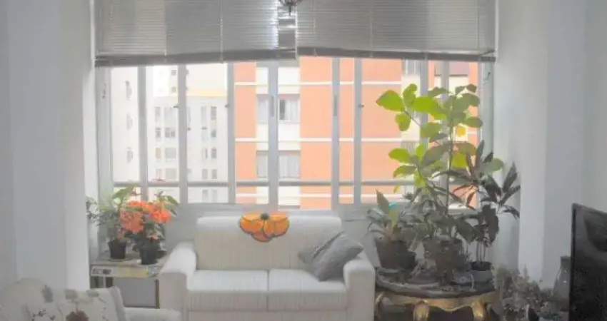 Apartamento amplo de dois dormitórios no bairro de higienópolis.