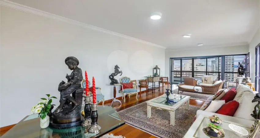 Apartamento de 190m² 4 dormitórios com varandas, 2 suítes, living, 3 vagas em andar alto em Perdizes