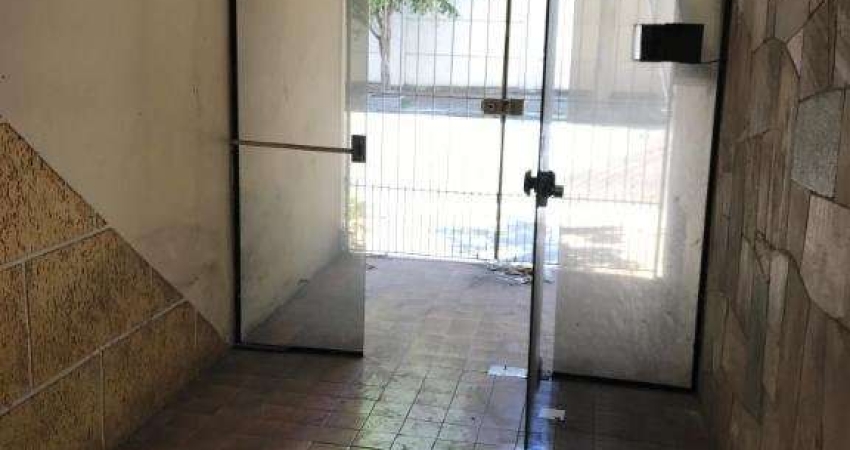 sobrado com loja e entradas independentes, rua de grande movimento pedestres e veiculos,