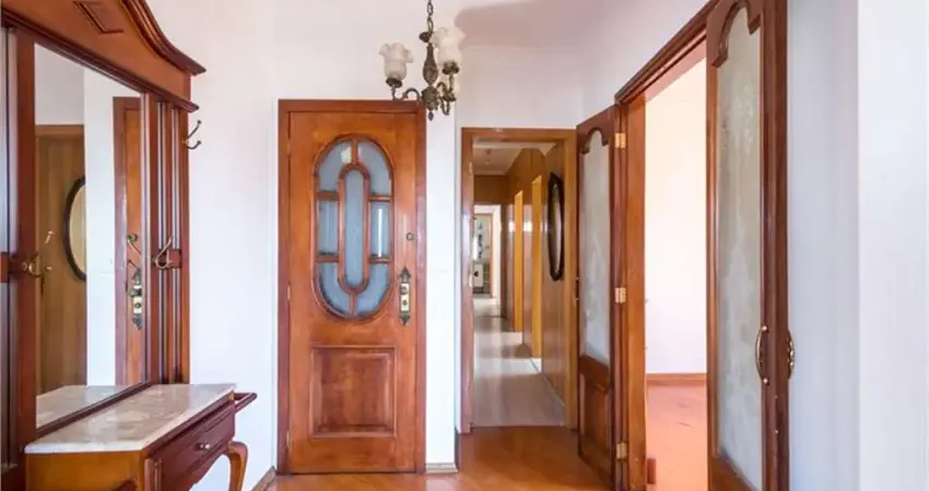 Apartamento de 145m2, 1 por andar, 3 dormitórios, 1 suíte, 1 vaga, perto do Parque da Aclimação.