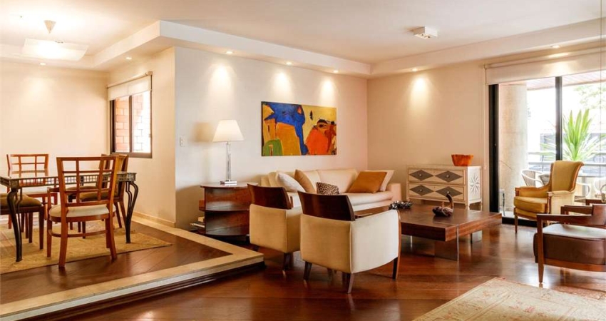 Apartamento - 220 m²-  4 quartos - 3 suítes - 4 vagas de garagem - Moema Pássaros