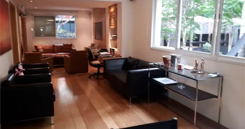 Apartamento à venda de 77 m² no Jardim Europa de 2 quartos sendo 1 suite e 1 vaga.
