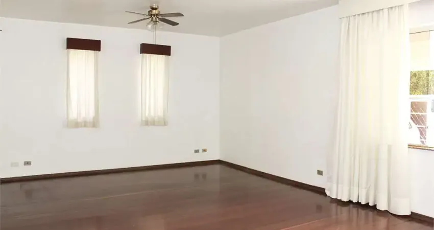 CASA CHARMOSA NO BROOKLIN COM PISCINA 320 M²