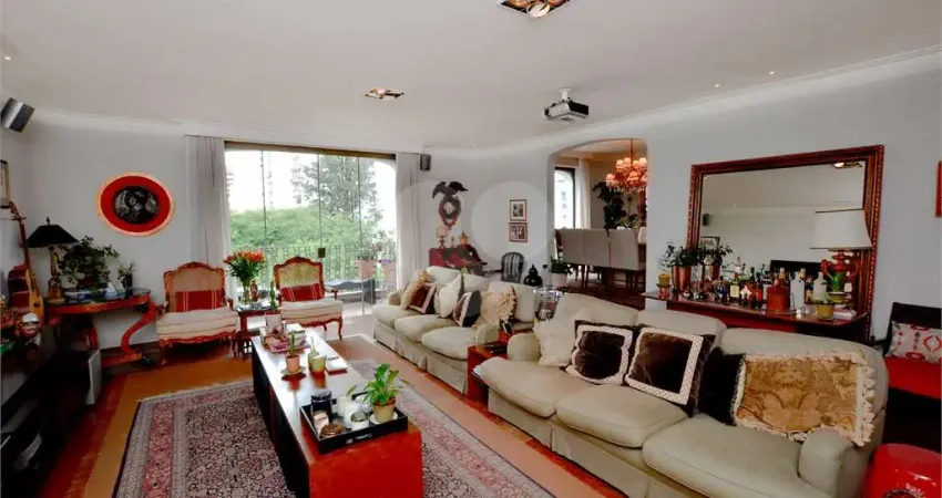 Apto reformado  uma planta maravilhosa com living e terraço amplos e espaços.