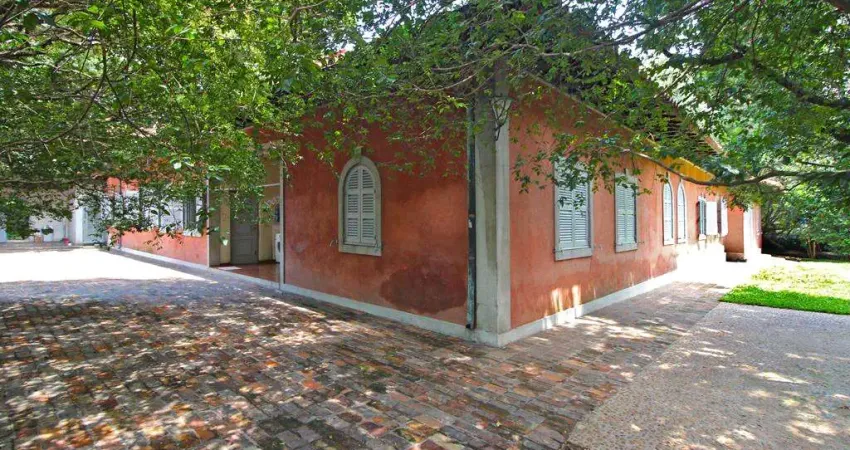 Viva Grande: Casa Aconchegante em Terreno Gigante de 2756m² – Exclusividade e Espaço para Seu Estilo