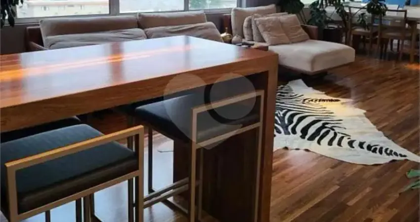 Apartamento reformado e mobiliado a venda no planalto paulista, com 2 quartos e 1 vaga