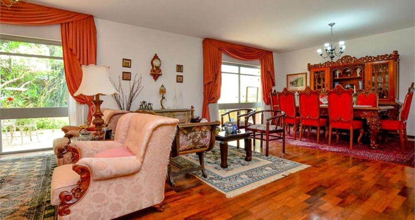 Ótima casa térrea no Brooklin, 5 dormitórios, 4 vagas, piscina, área residencial!
