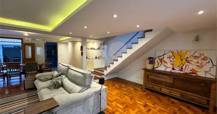 Casa com 4 quartos e 2 vagas à venda em Aclimação - SP