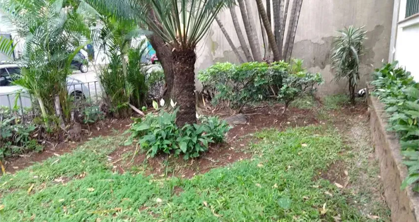 TERRENO PLANO COM 500 m² COM PEQUENA EDIFICAÇÃO. LOCLAIZAÇÃO RUA ZM