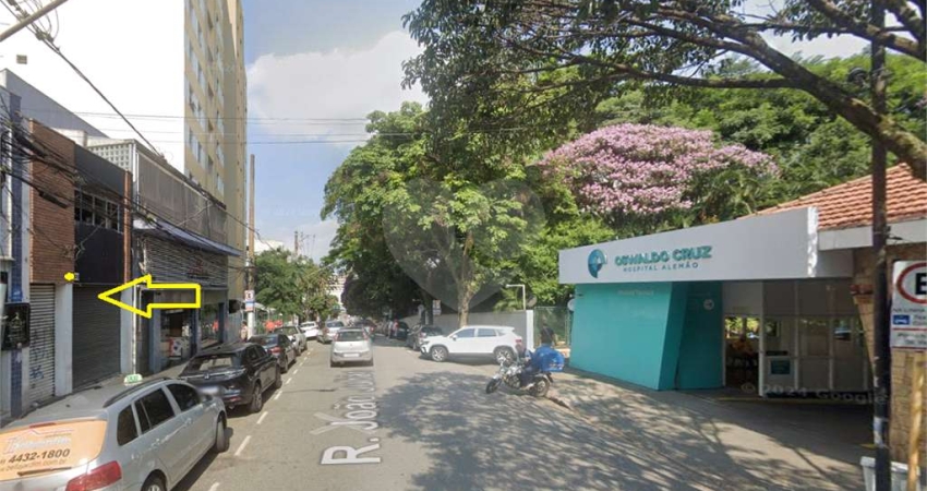Loja comercial, localizada na Rua João Julian, frente ao Hospital Oswaldo Cruz