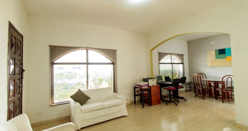 CASA TÉRREA EM EXCELENTE LOCALIZAÇÃO NO BROOKLIN