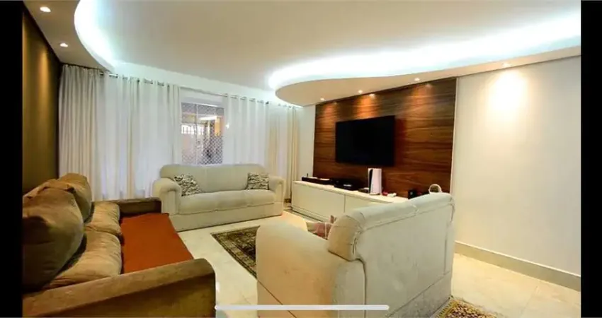 Oportunidade!!! Lindo sobrado  230m², 3 suites, quintal, varanda e com piscina aquecida!!!!