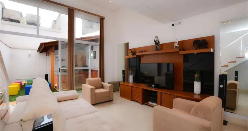 Casa à venda de 250 m² na Vila Mariana de 3 suites e 4 vagas.