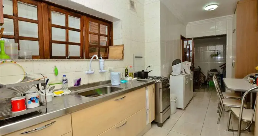 Sobrado com quintal e churrasqueira na Vila Mariana