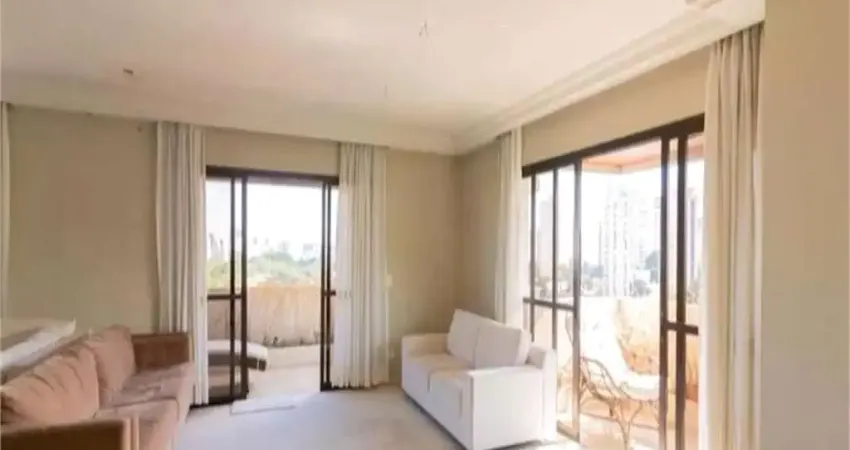 Apartamento à Venda em Moema Pássaros - 236m², 4 Suítes, 4 Vagas Vista Livre