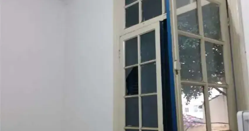 Oportunidade! Casarão com pé direito alto e 1 vaga próximo ao metrô e faculdades!