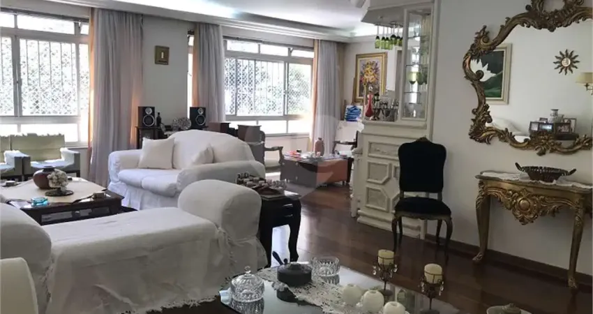 Apartamento à venda de 220 m² em perdizes com 4 quartos sendo 2 suites e 3 vagas.