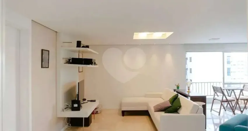 Apartamento reformado, mobiliado, com 2 dormitórios, 1 suíte, com varanda e 1 vaga em perdizes.