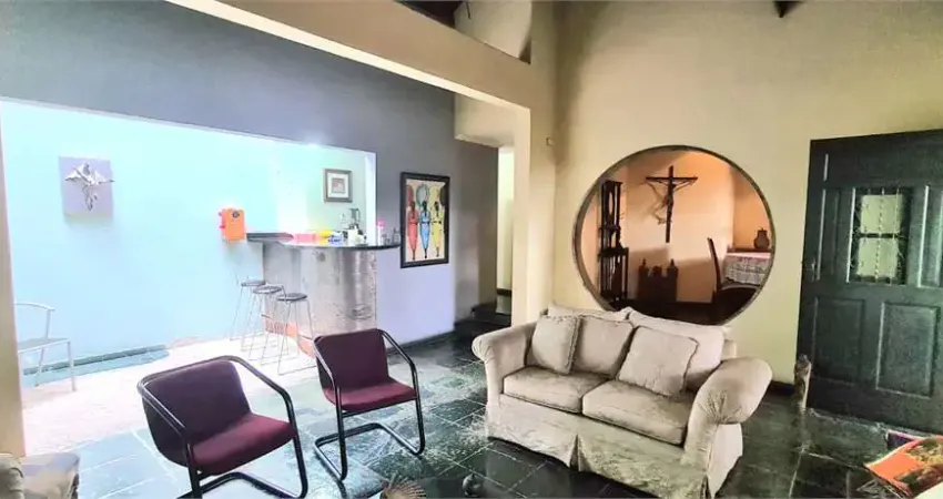 Casa com 3 dormitórios sendo 2 suítes e 4 banheiros em perdizes.