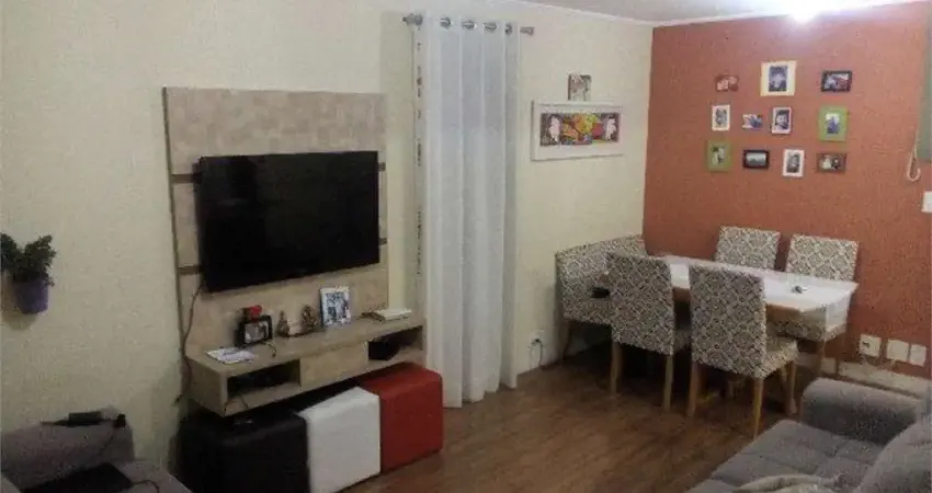 Apartamento 2 Dorm, 2 Banheiros, dependência de empregada e 1 vaga de garagem