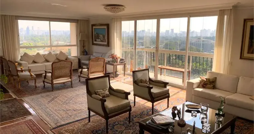 Duplex 4 suítes, 4 salas, 6 vagas de garagem. ótima localização.no jardins