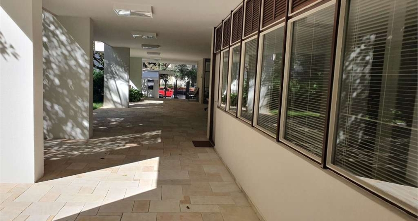 156 m² útil muito bem dividido. ao lado de metrô, Vale apena fazer uma visita.
