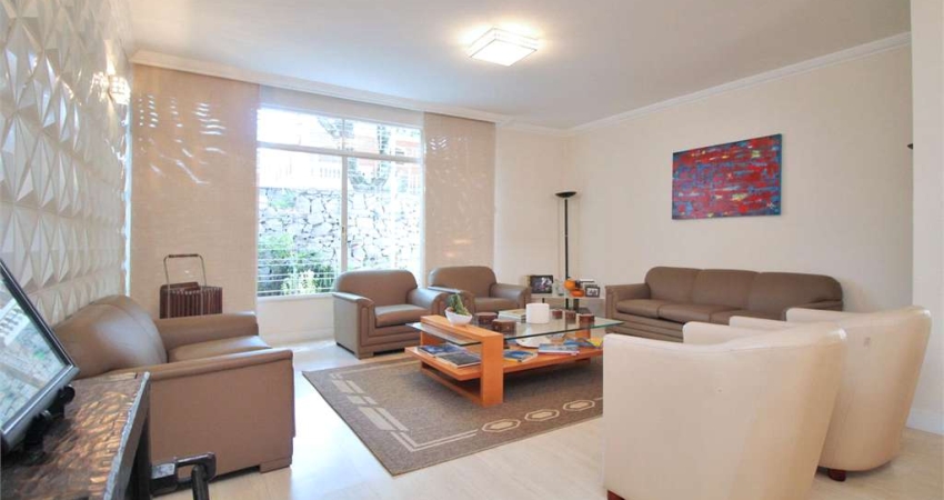 Maravilhosa casa pronta para morar em Moema / Jardim Novo Mundo