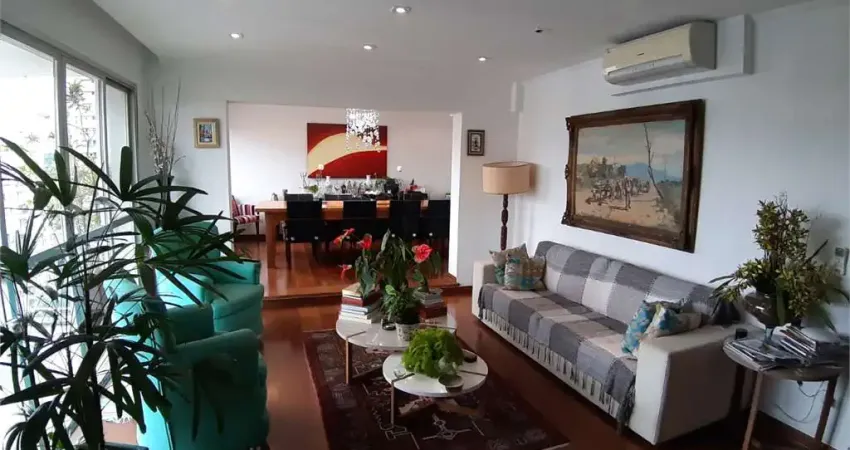 Cobertura a venda com 04 quartos, 02 suítes, 03 vagas e 320 m² no Campo Belo