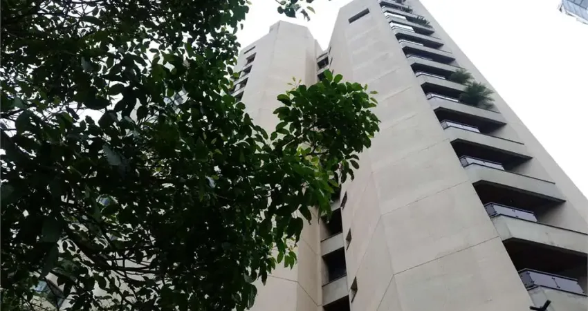 Apartamento de 245m² no Morumbi,todo reformado,3 suítes,terraço gourmet,4 vagas
