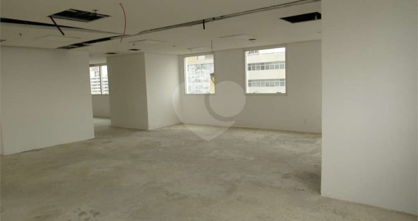 02 conjuntos integrados com 77m2 e 03 vagas de garagem