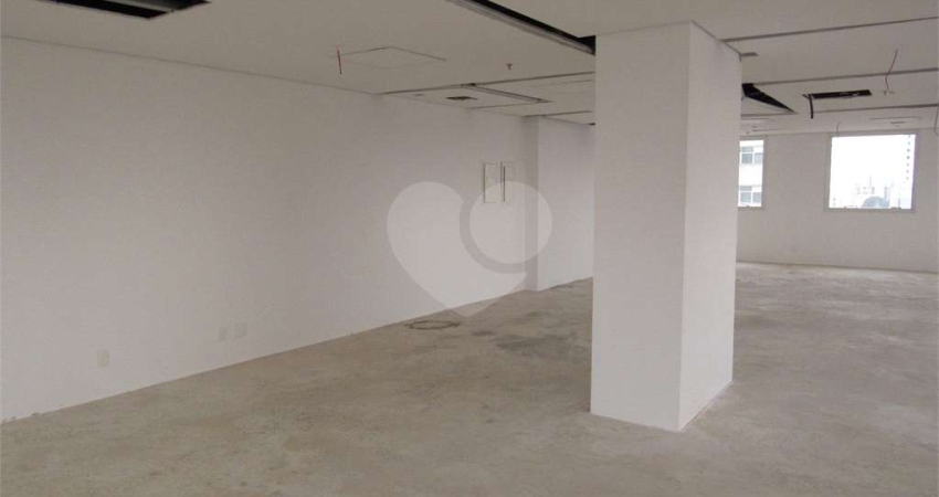 02 conjuntos integrados totalizando 70m2 e 2 vagas de garagem