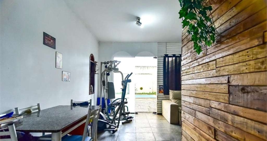 Casa à venda com 300m², 4 quartos, 1 suíte e 4 vagas.
