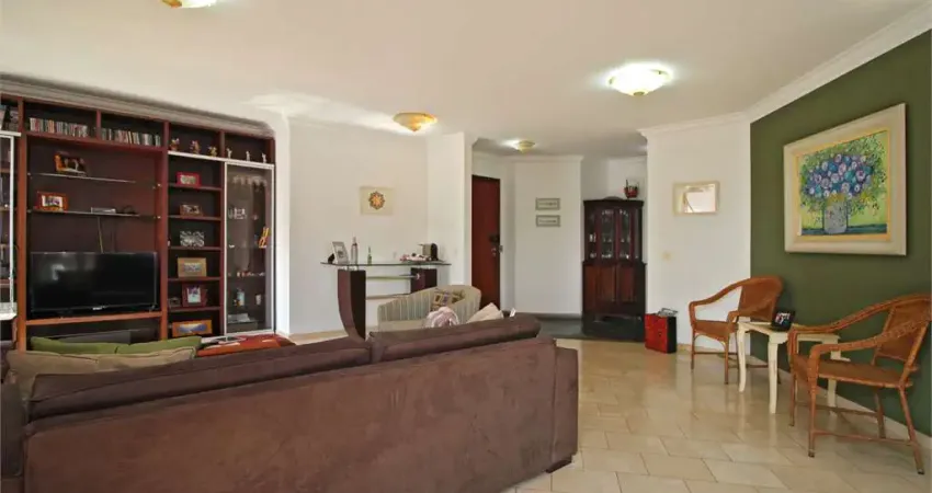 Apartamento 3 dormitórios, 1 suíte, 3 banheiros, 3 vagas, lazer, na Vila Olímpia.