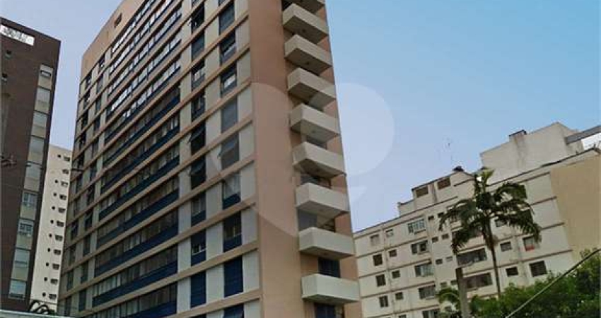 Vende se apartamento no Paraíso-3 dormitórios, uma suíte e uma vaga.