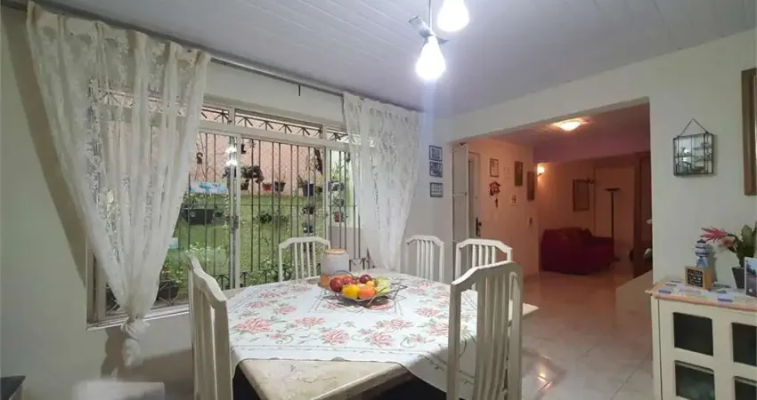 Sobrado á venda na Vila Mariana com 3 quartos, 1 suíte, 261m² A.C.
